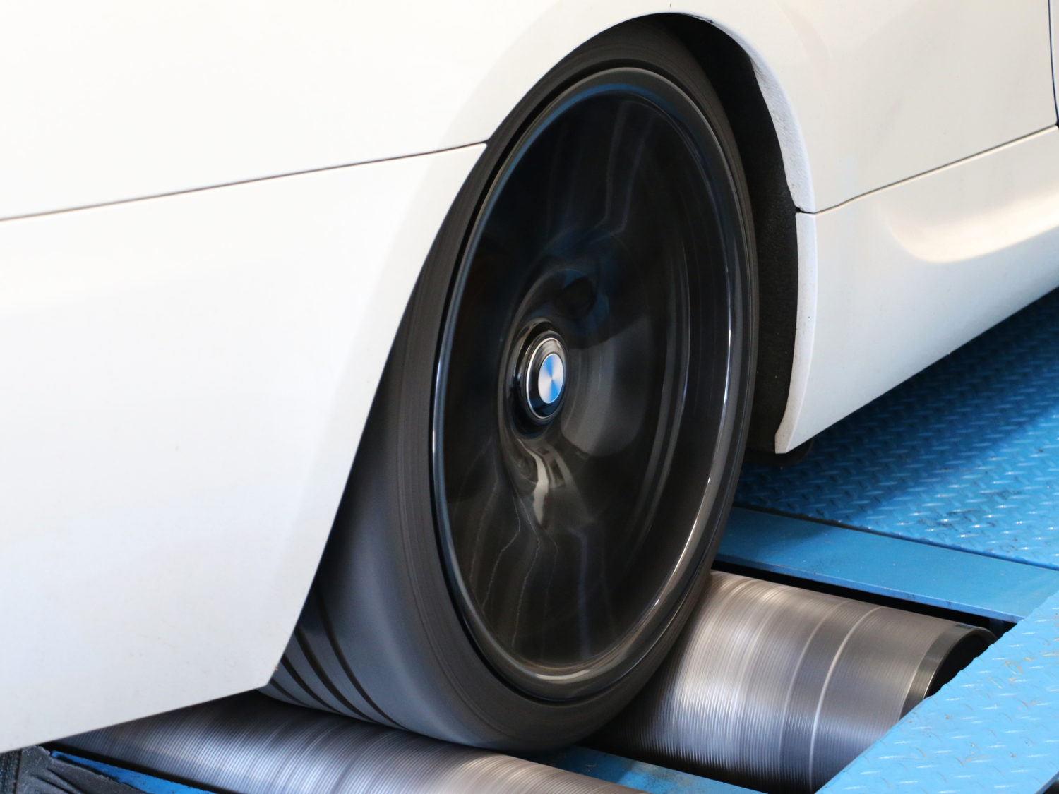 BMW running on the dyno - what is a dyno?