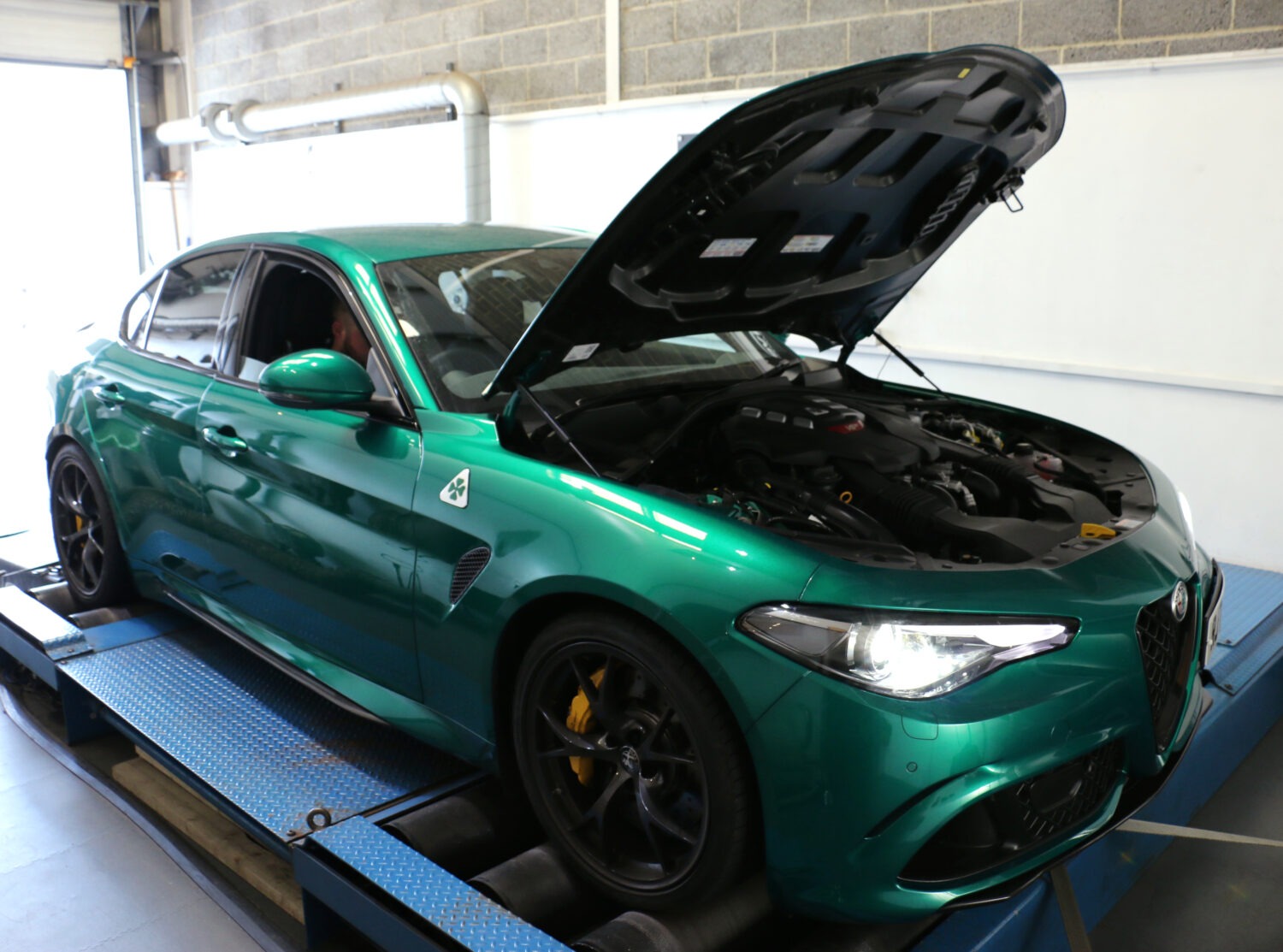 Alfa_Romeo_Guilia_Quadrifolio_Strapped_On_Dyno_Full
